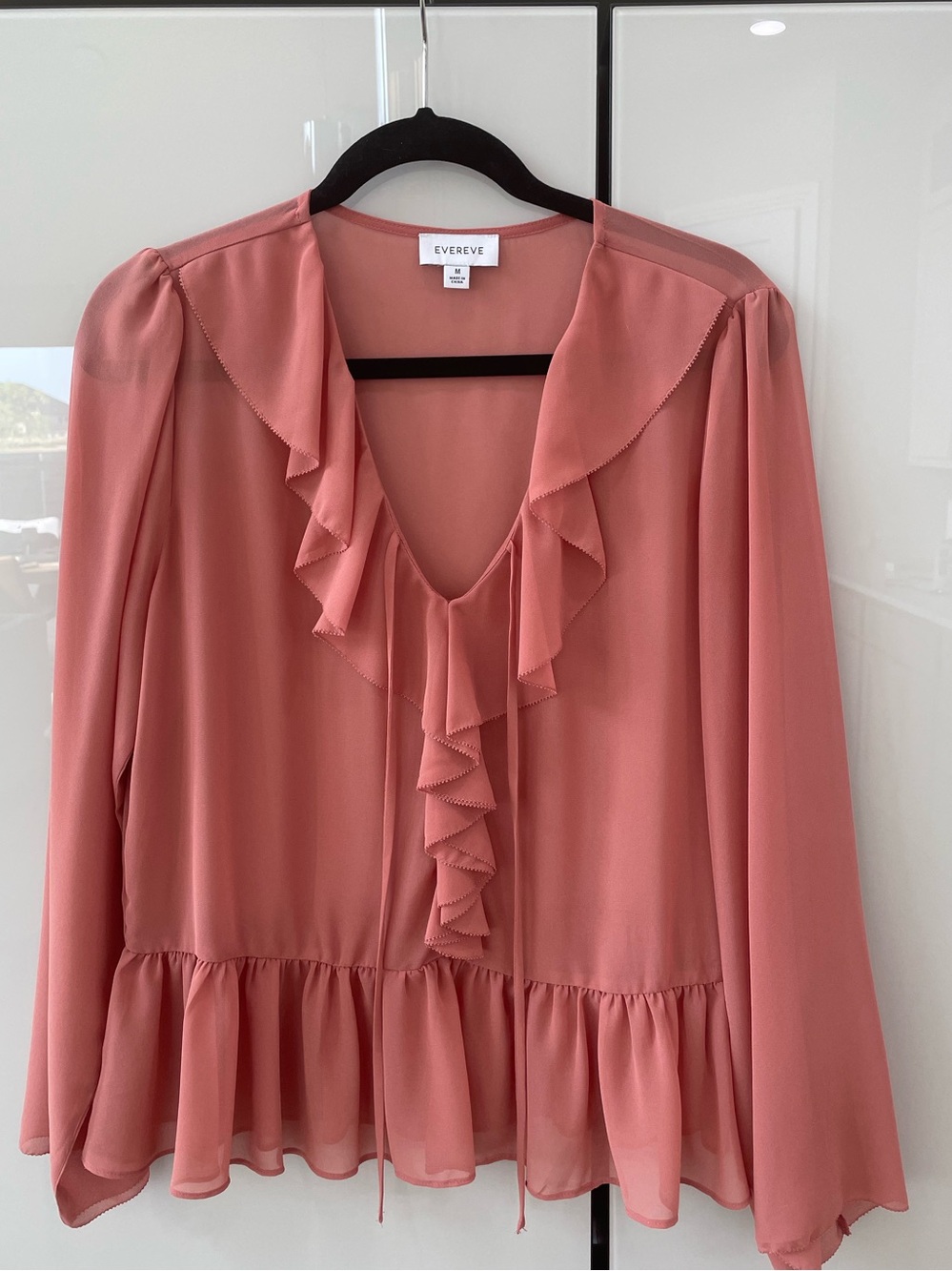 Evereve Lillian Ruffle Neck Blouse in Blush